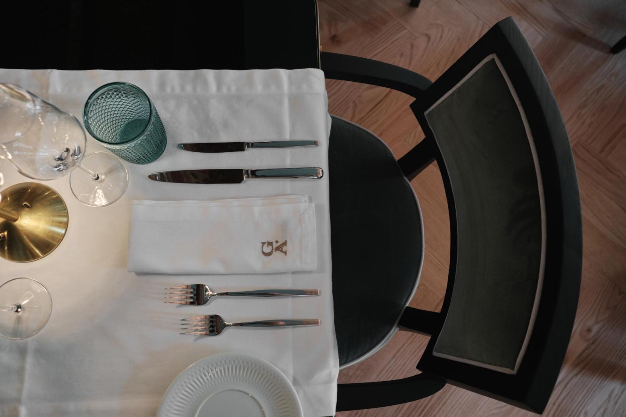 Ga Palace Hotel & Spa, A Xixth-Century Villa Porto Exterior photo A place setting at a restaurant