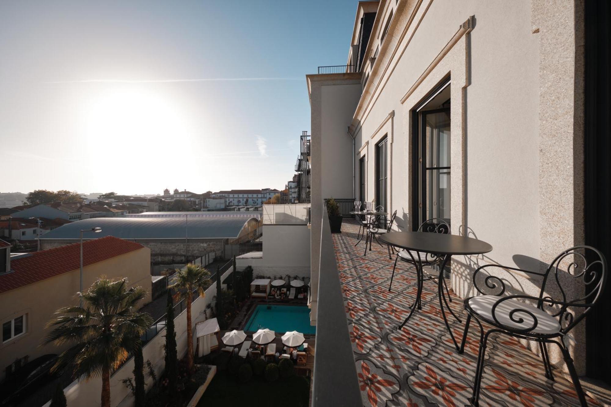 Ga Palace Hotel & Spa, A Xixth-Century Villa Porto Exterior photo The hotel's terrace